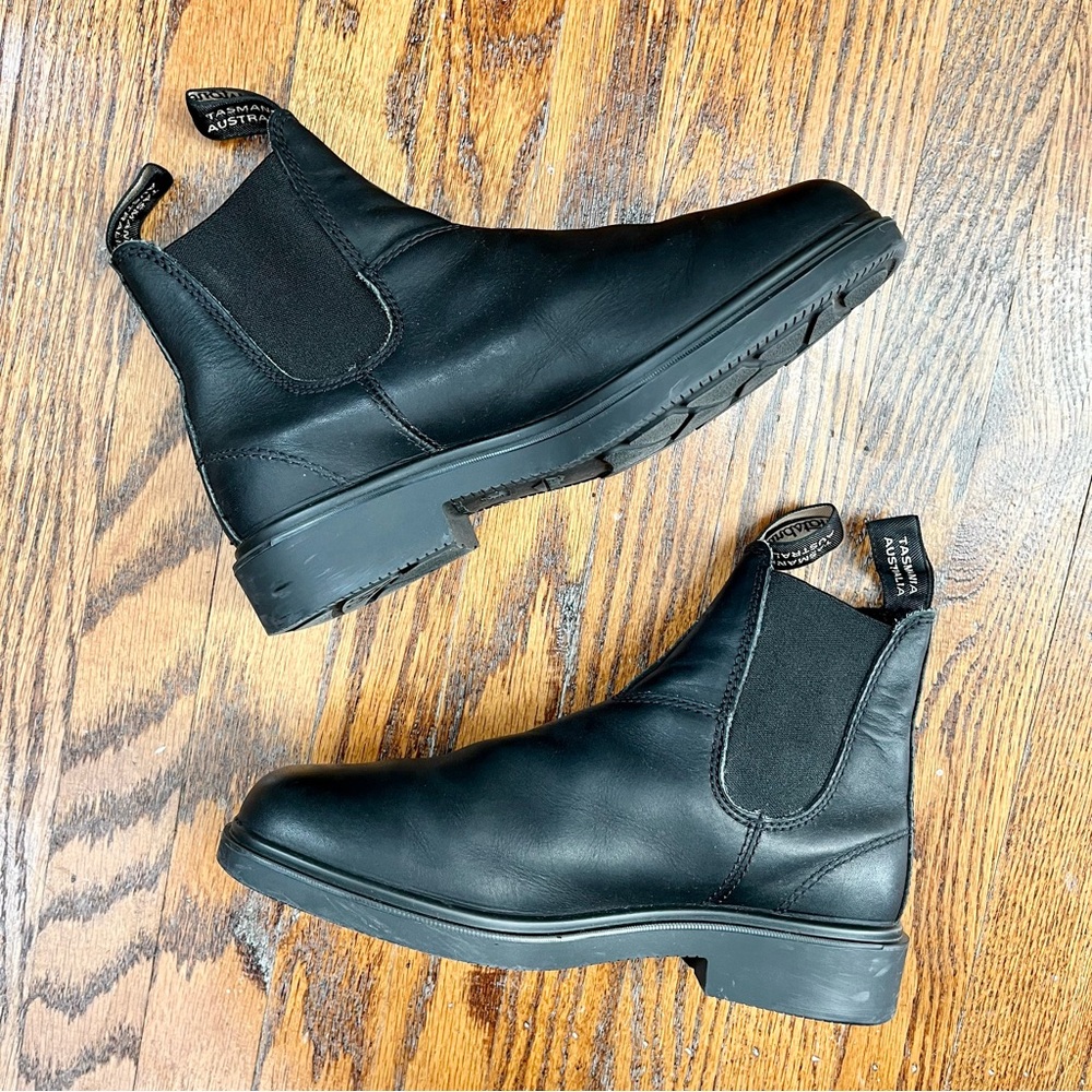 Blundstone black leather chisel toe/ square toe C… - image 2